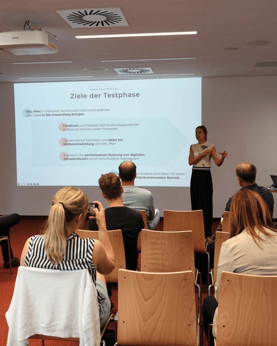 Präsentation durch Form Follows You